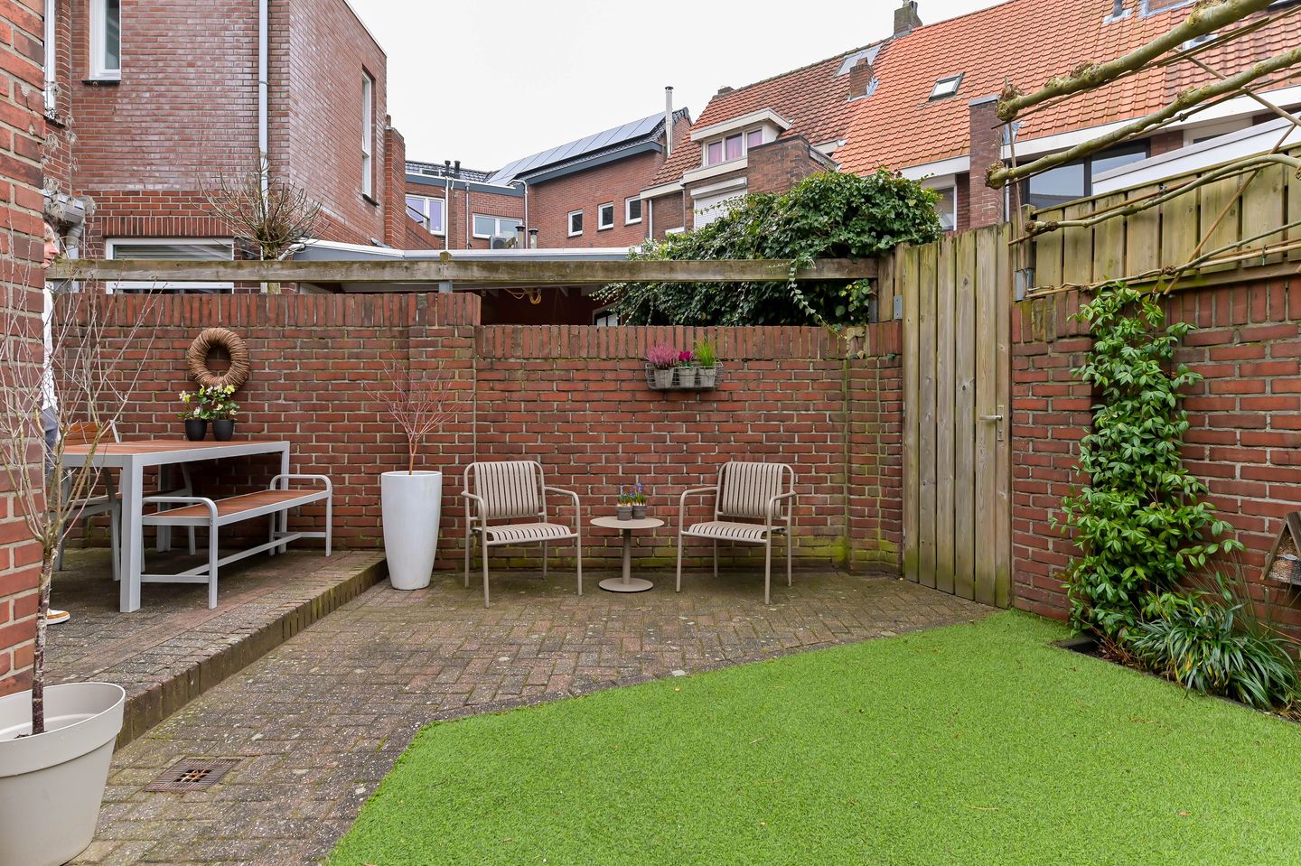 Photo 14 of Pastoor Deckersstraat 8