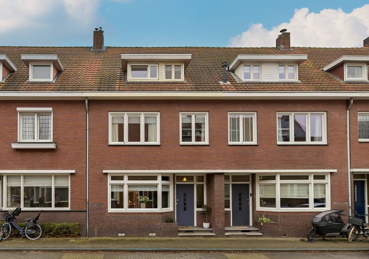 Pastoor Deckersstraat 8