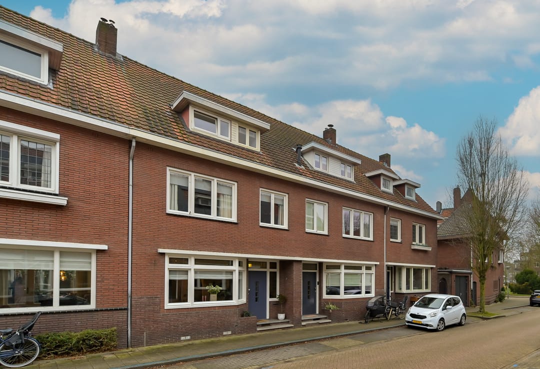 Photo 2 of Pastoor Deckersstraat 8