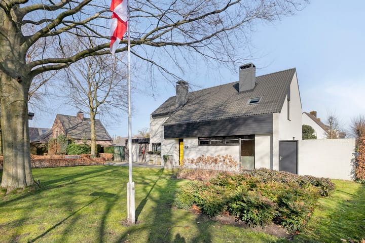 Photo 2 of Dirk van Heinsbergstraat 11