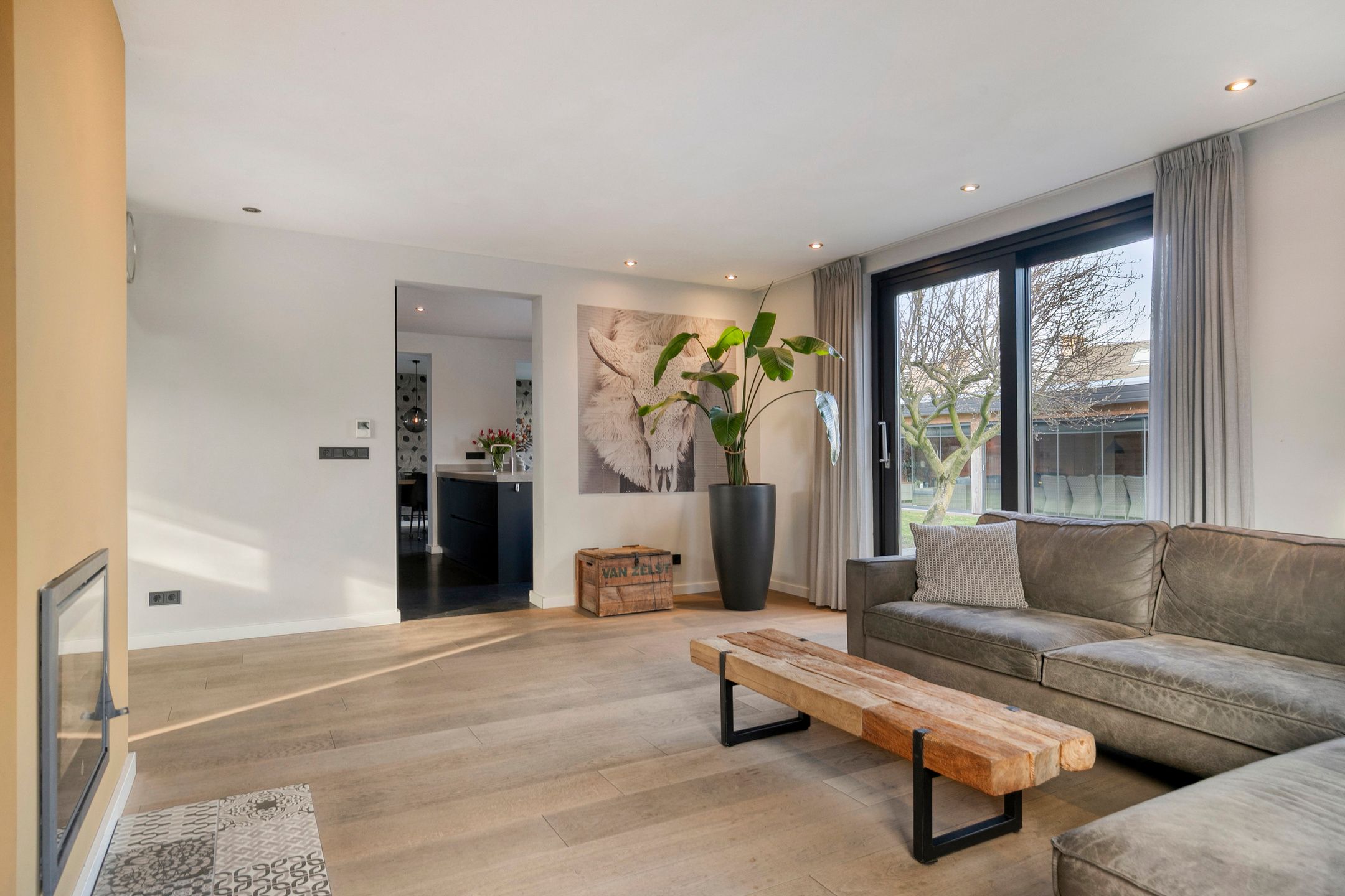 Photo 12 of Dirk van Heinsbergstraat 11