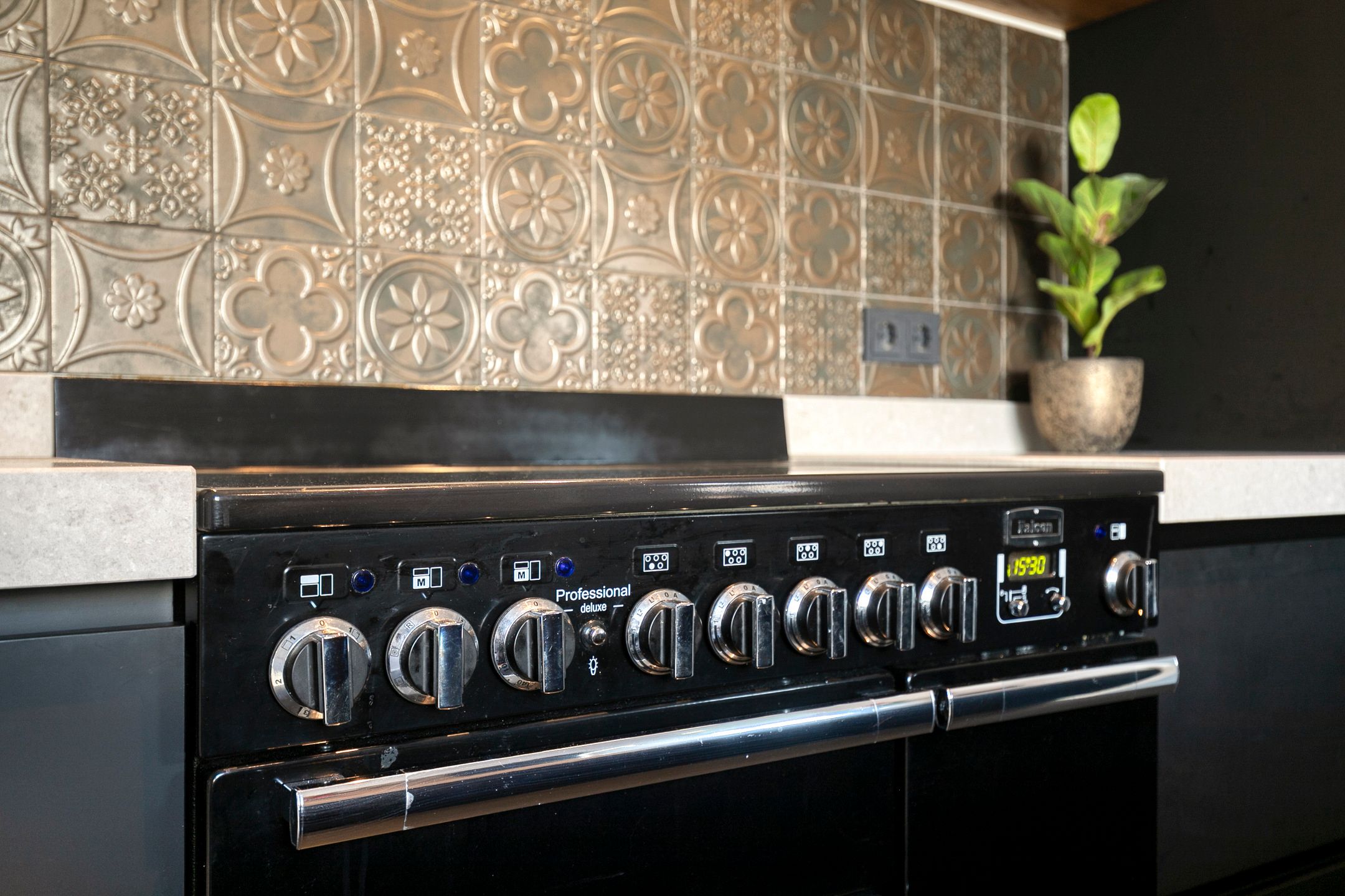 Photo 15 of Dirk van Heinsbergstraat 11