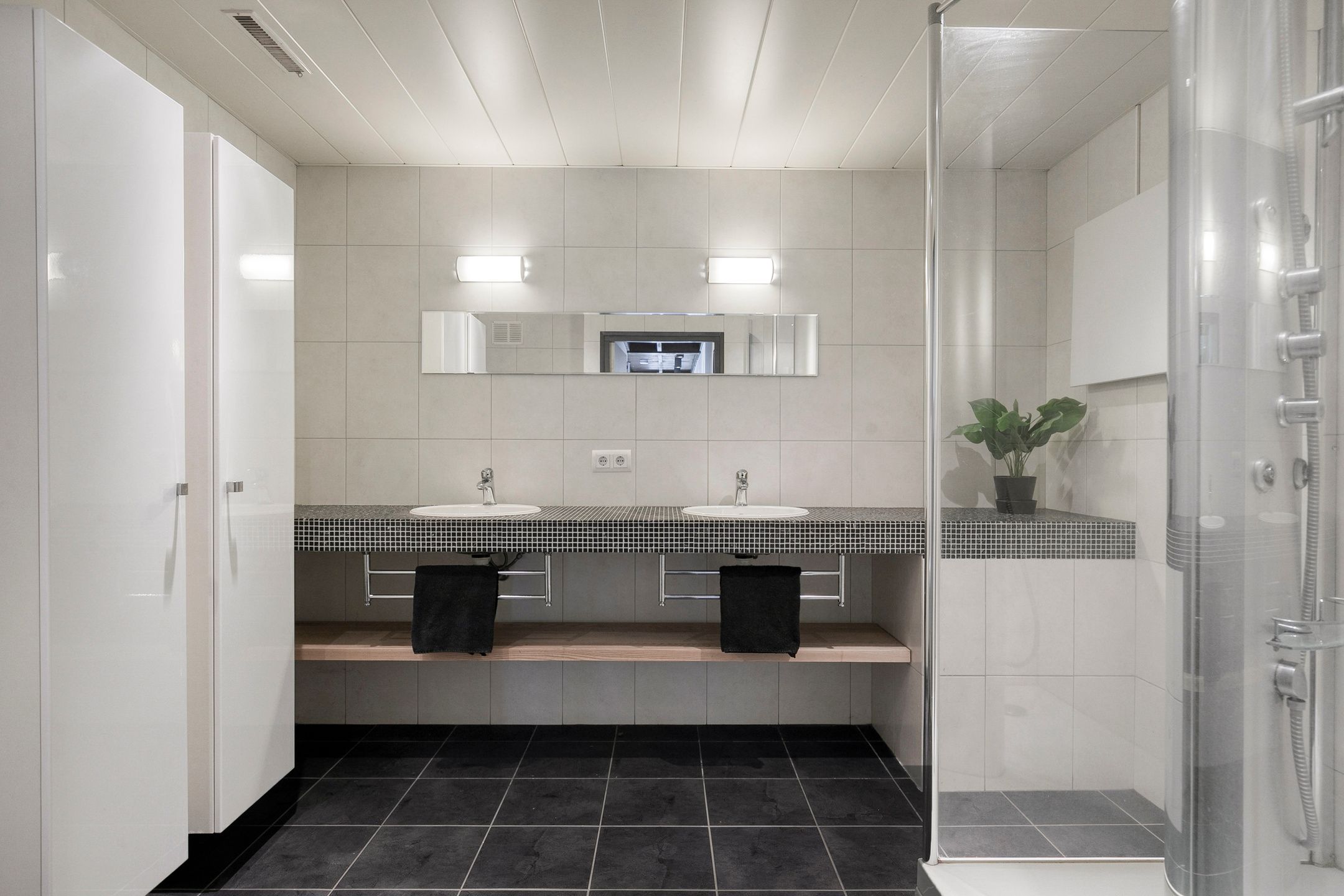 Photo 33 of Dirk van Heinsbergstraat 11