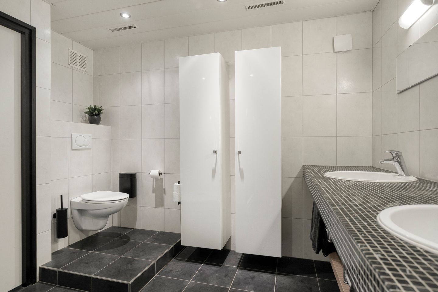 Photo 34 of Dirk van Heinsbergstraat 11