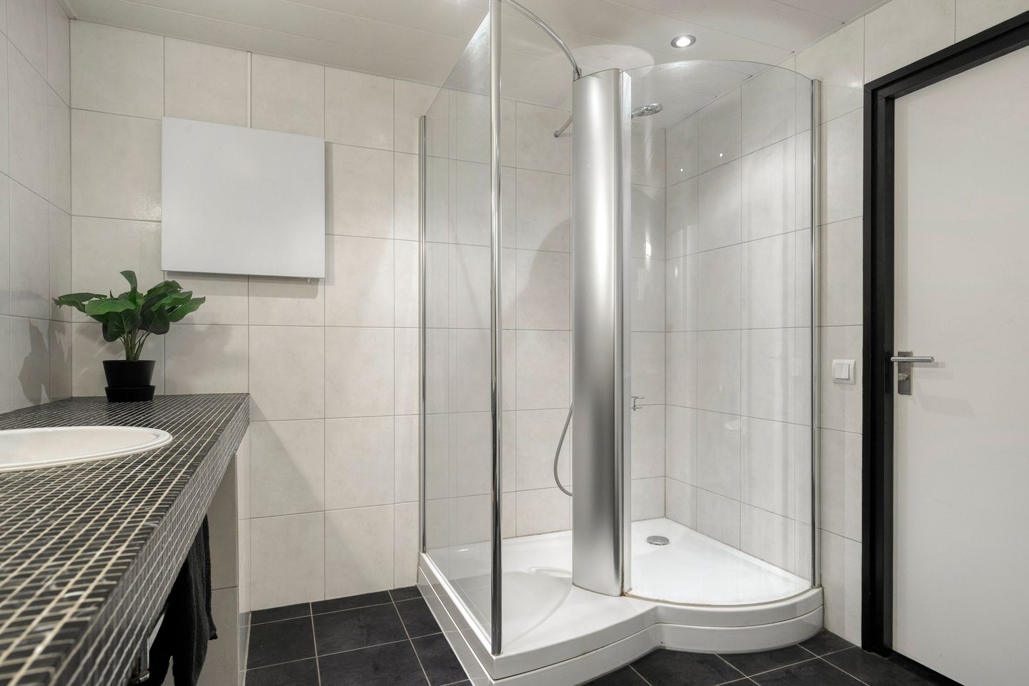 Photo 35 of Dirk van Heinsbergstraat 11