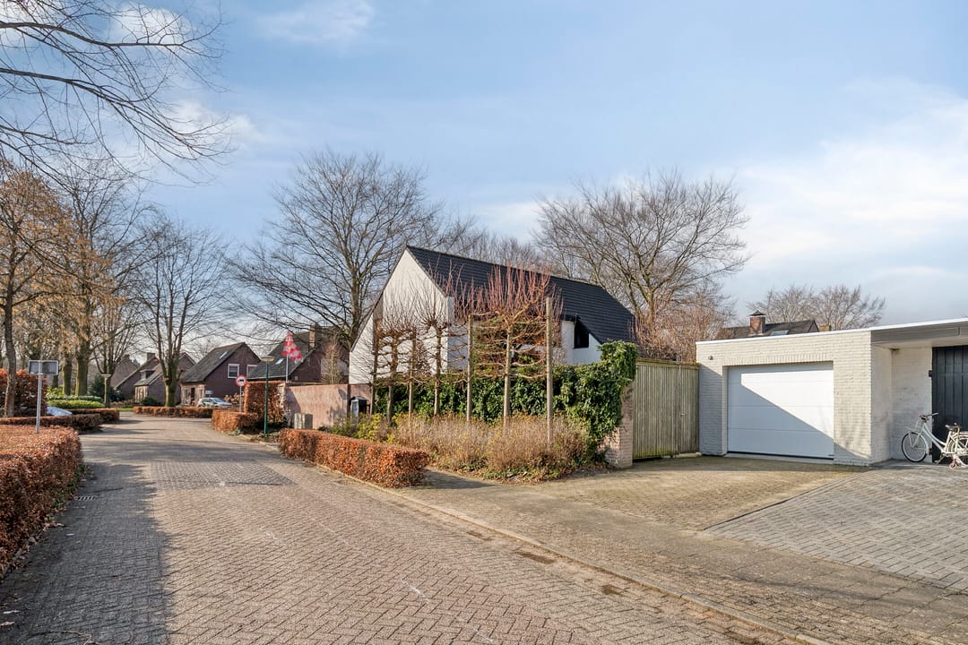 Photo 52 of Dirk van Heinsbergstraat 11