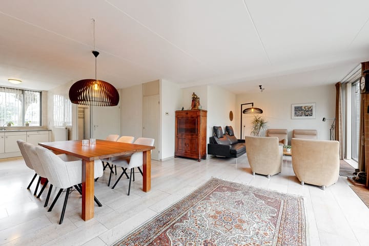 Foto 2 van Weegbree 26