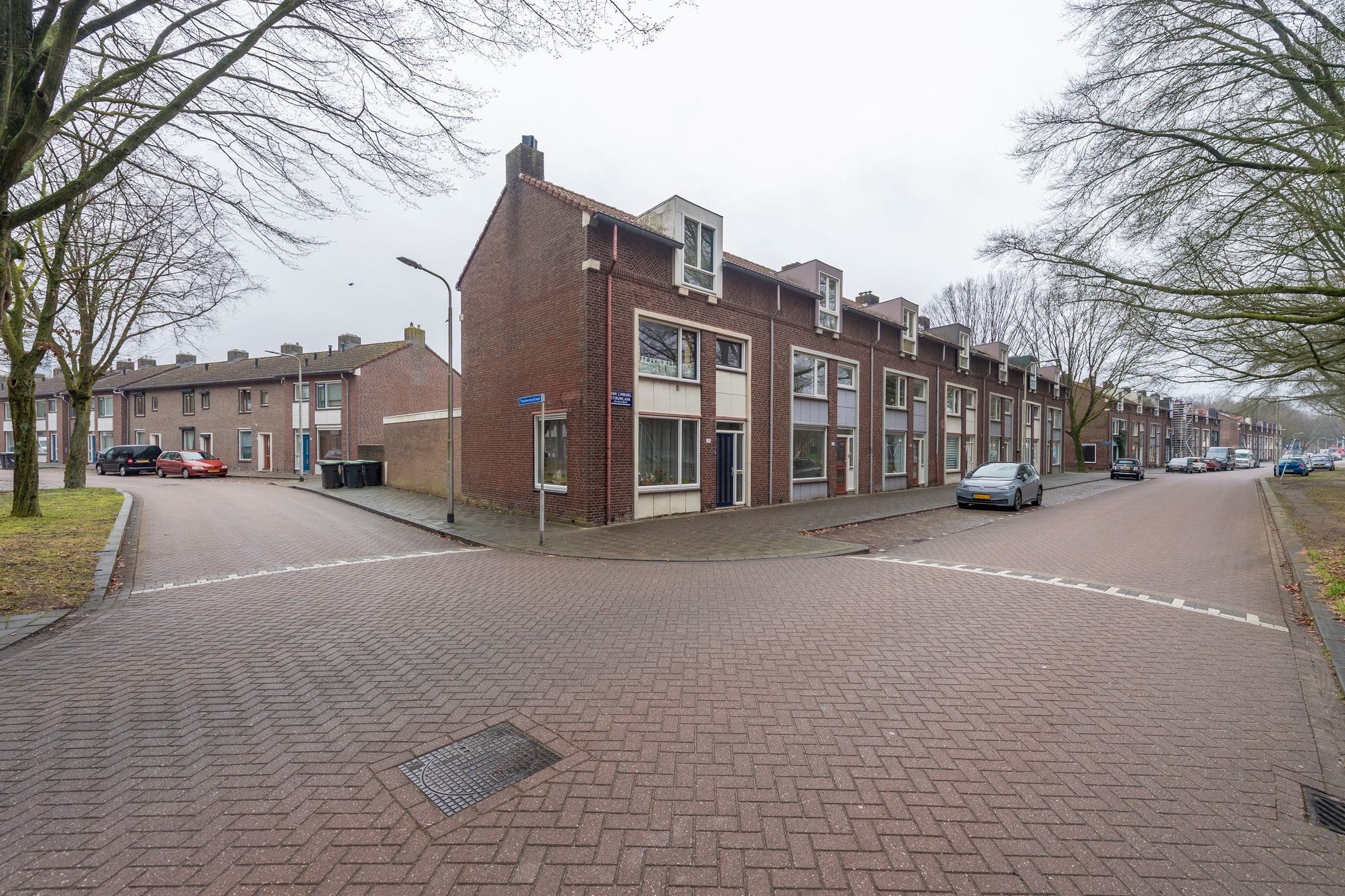 Foto 33 van Van Limburg Stirumlaan 109