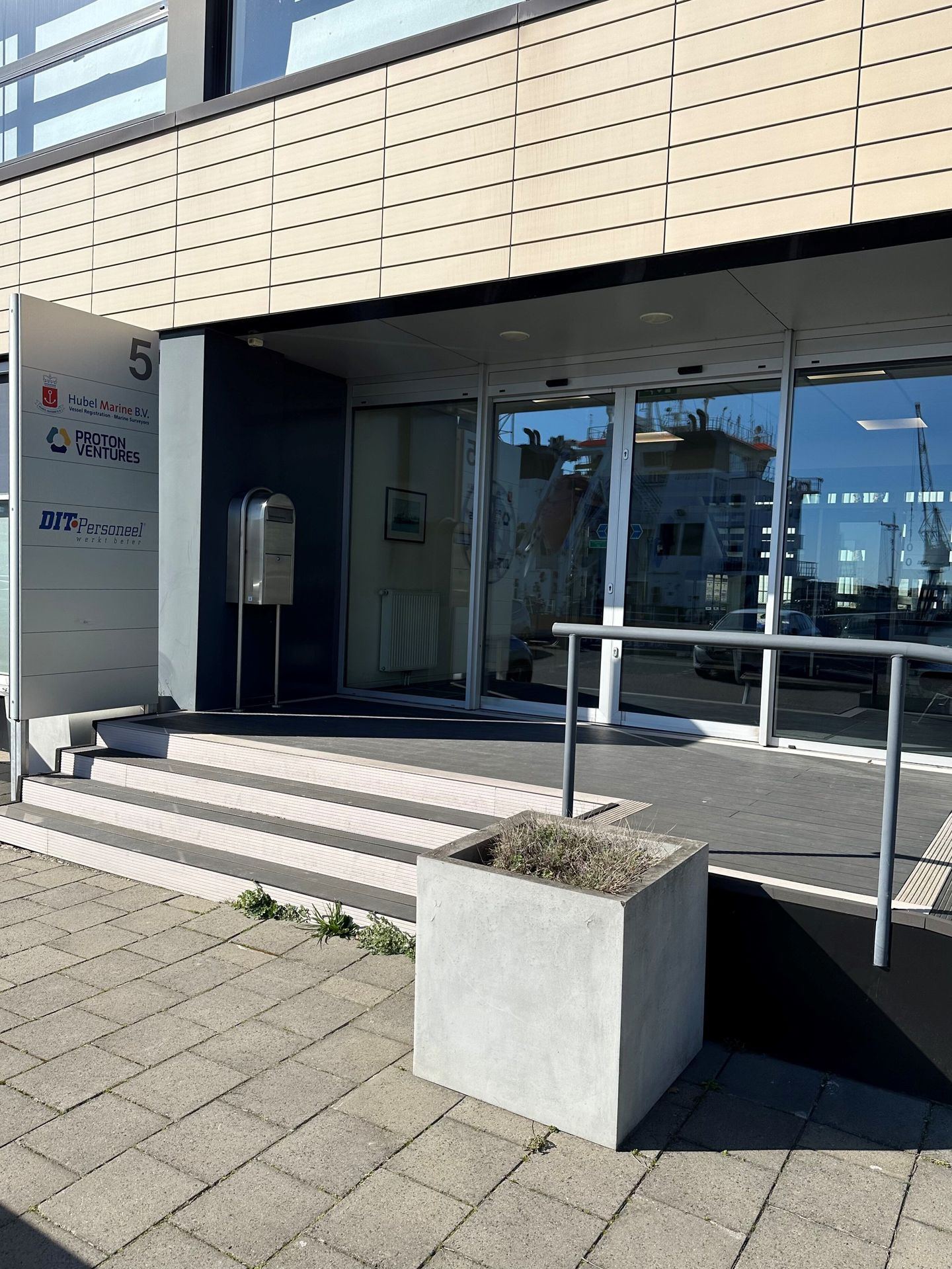 View photo 2 of Karel Doormanweg 5