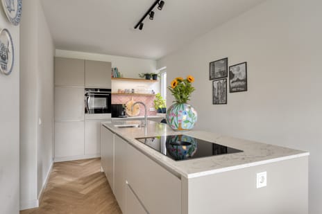 Linde 12 tertiary image