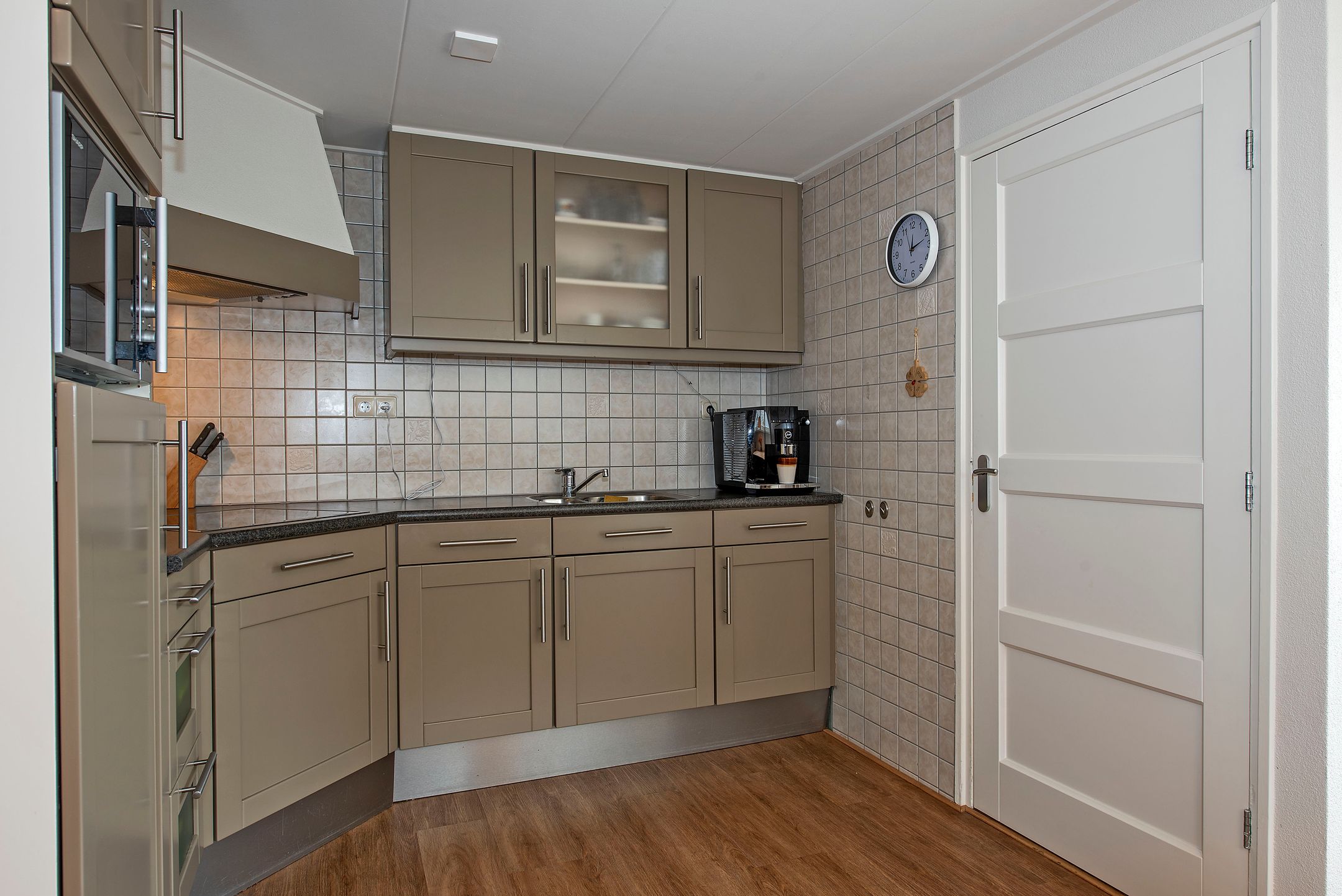 Photo 15 of Weth Bloemenstraat 35