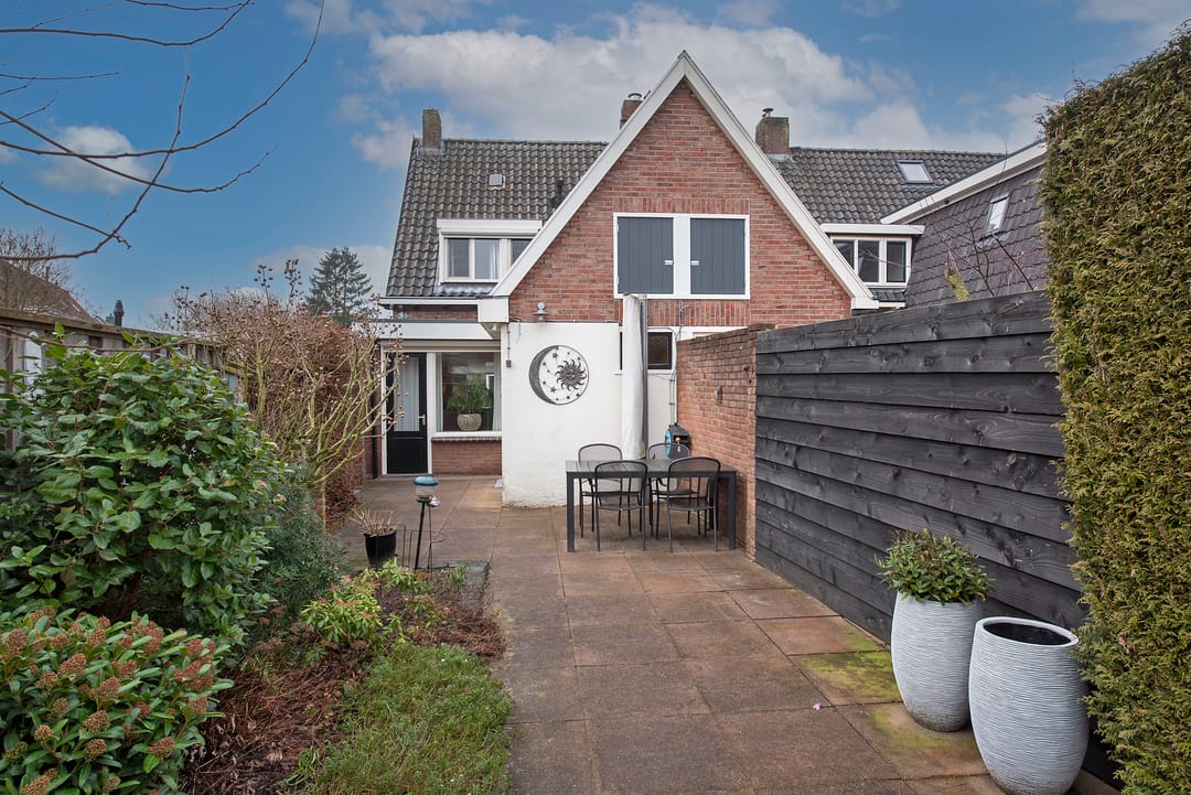 Photo 26 of Weth Bloemenstraat 35
