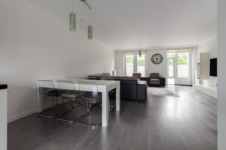 Twee-onder-één-kap te koop: Schoutenstraat 120, Barneveld
