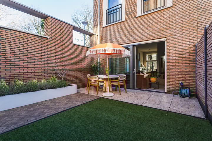 Photo 18 of Thomas Mannsingel 14