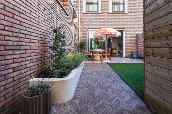 Photo 19 of Thomas Mannsingel 14