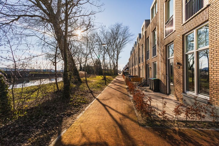 Photo 60 of Thomas Mannsingel 14