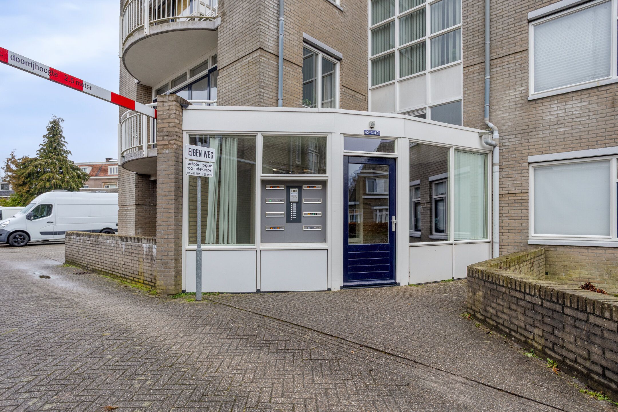 Photo 3 of Oosterhoutstraat 42-C