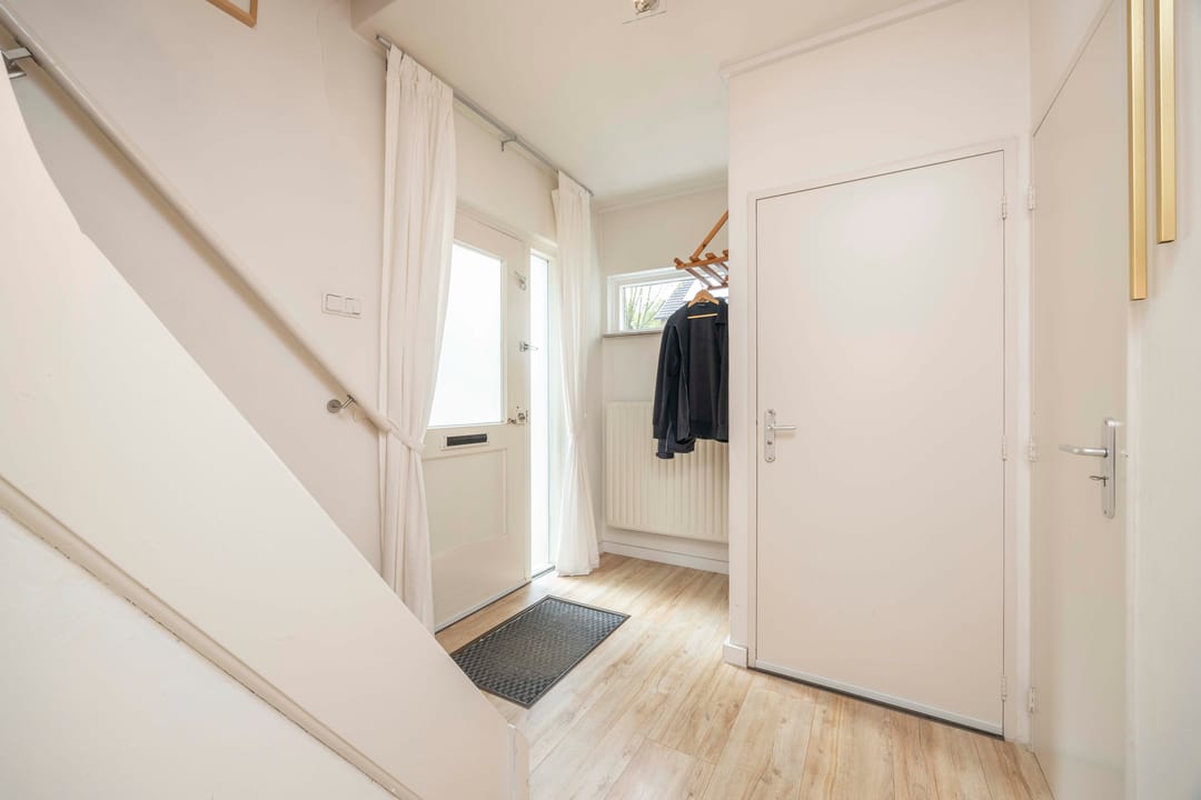 Photo 8 of Johannes Vermeerstraat 9