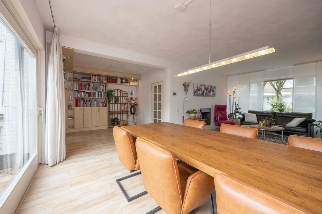 Photo 13 of Johannes Vermeerstraat 9