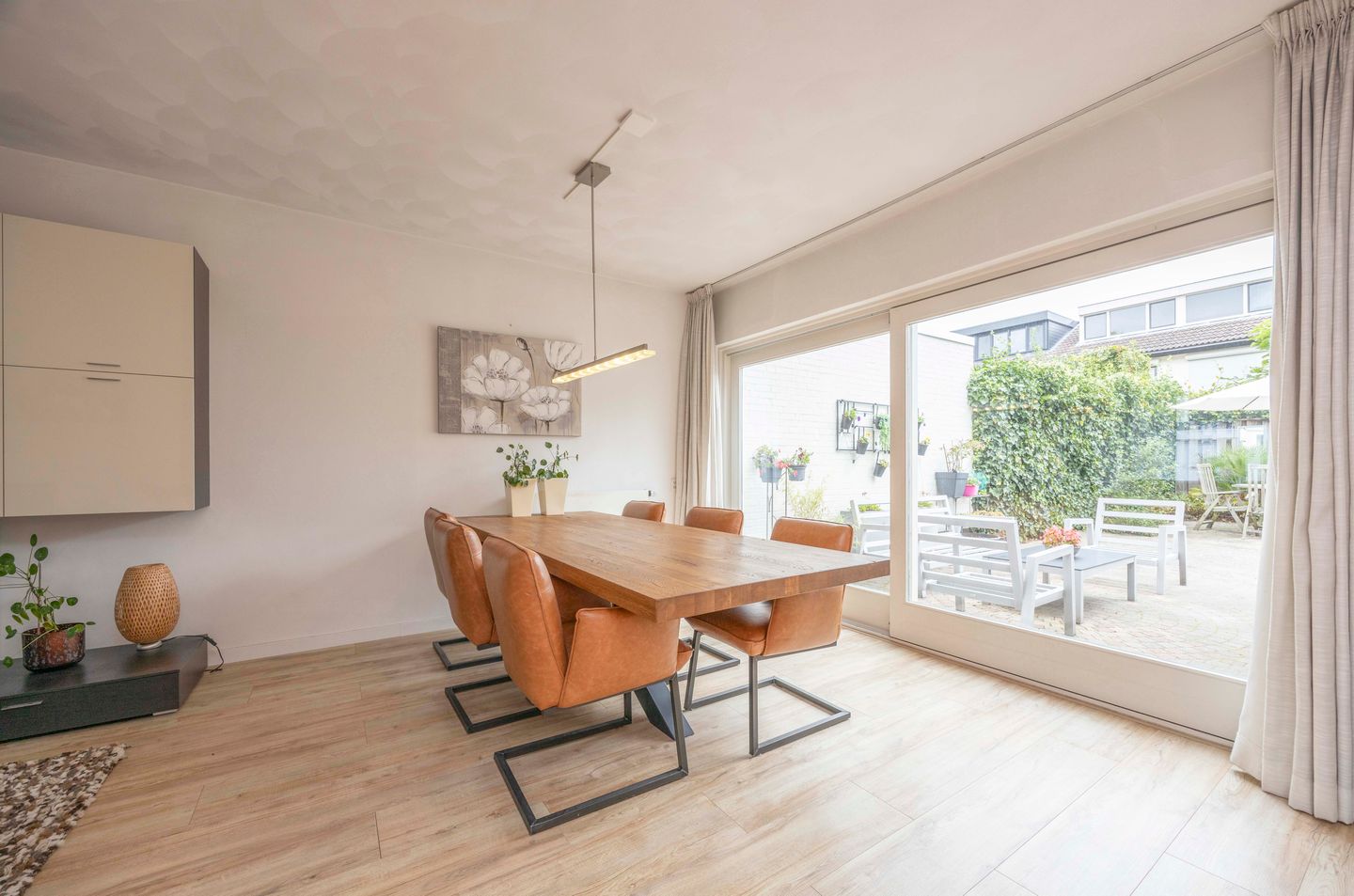 Photo 14 of Johannes Vermeerstraat 9