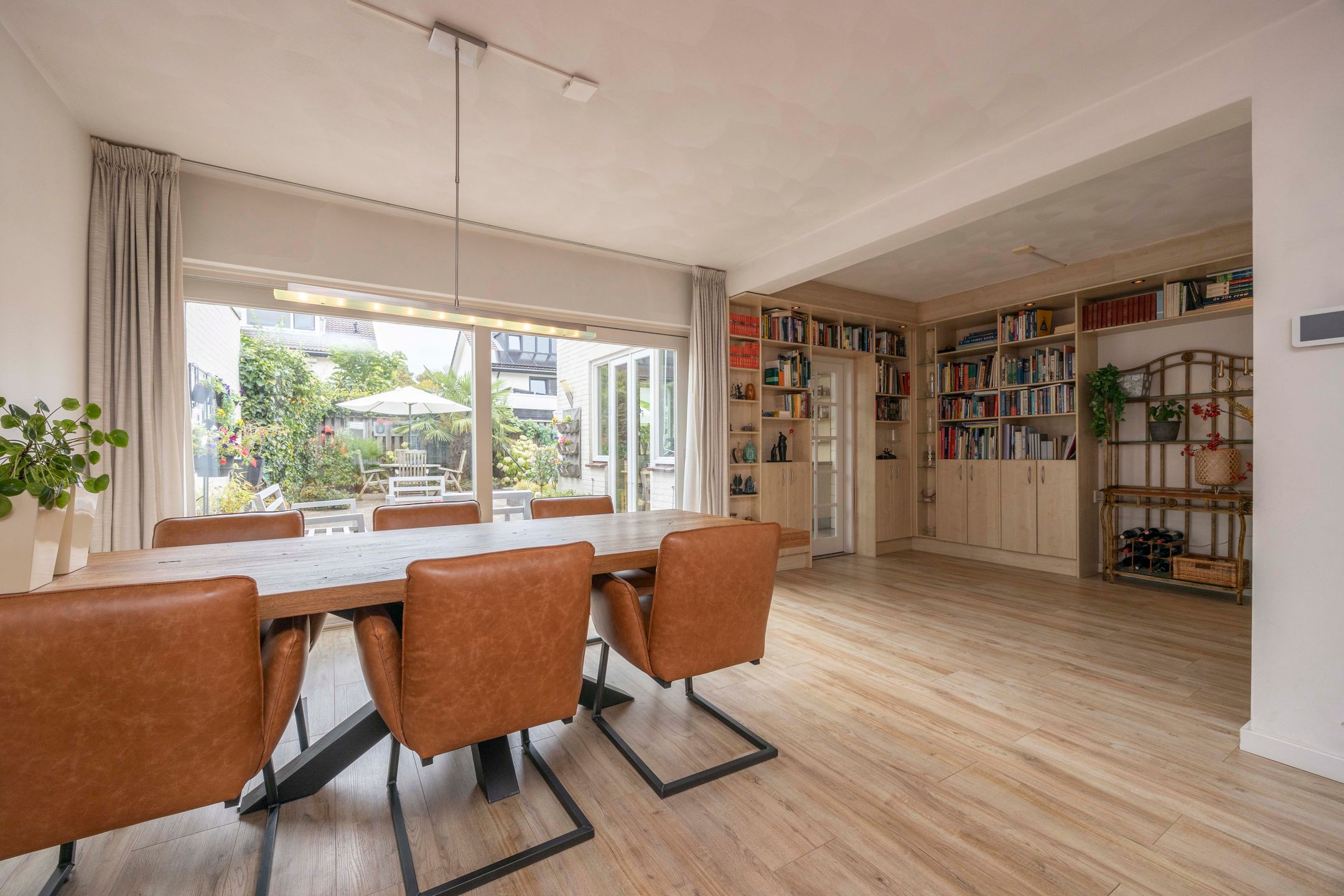 Photo 15 of Johannes Vermeerstraat 9