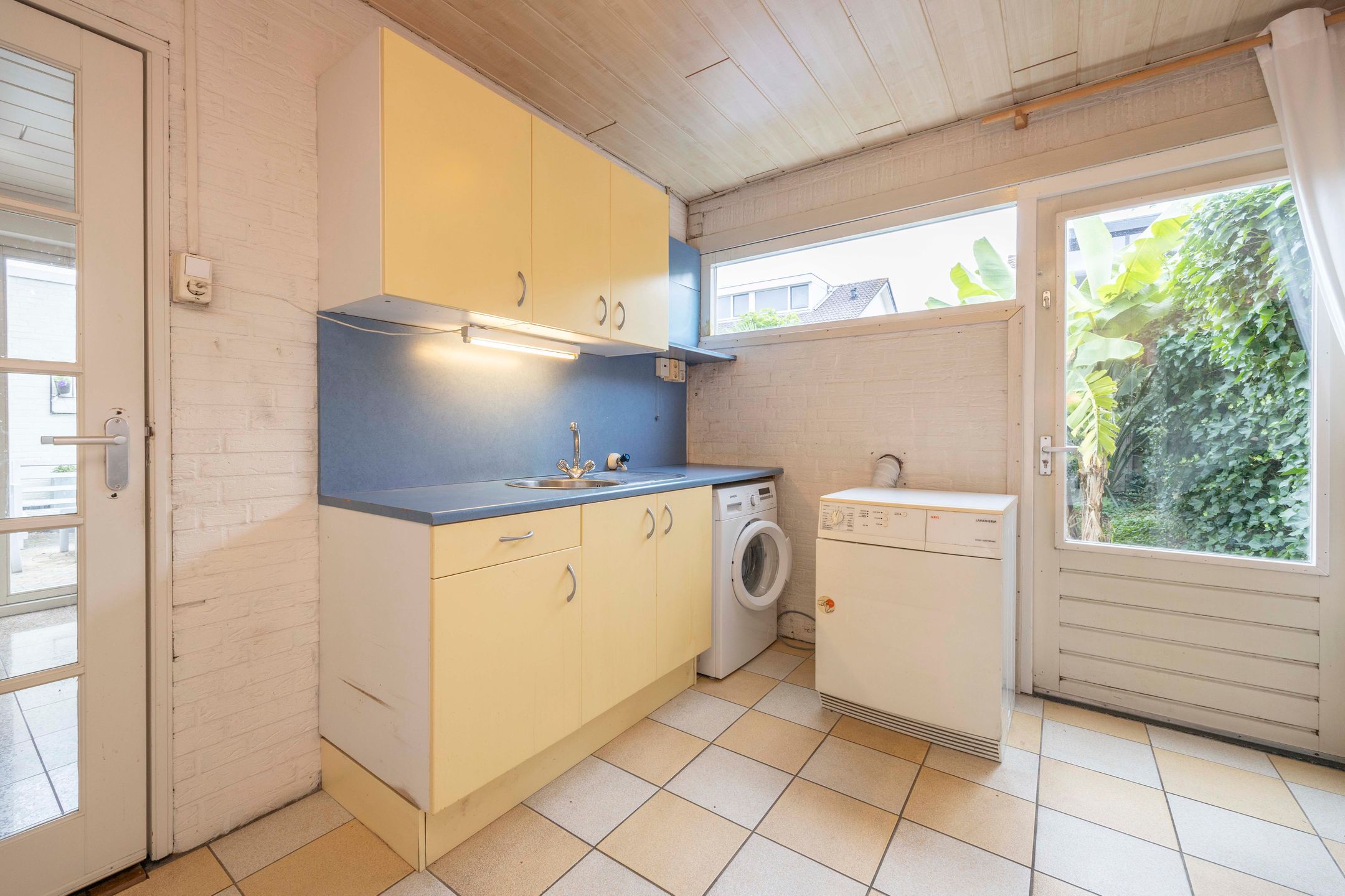 Photo 18 of Johannes Vermeerstraat 9