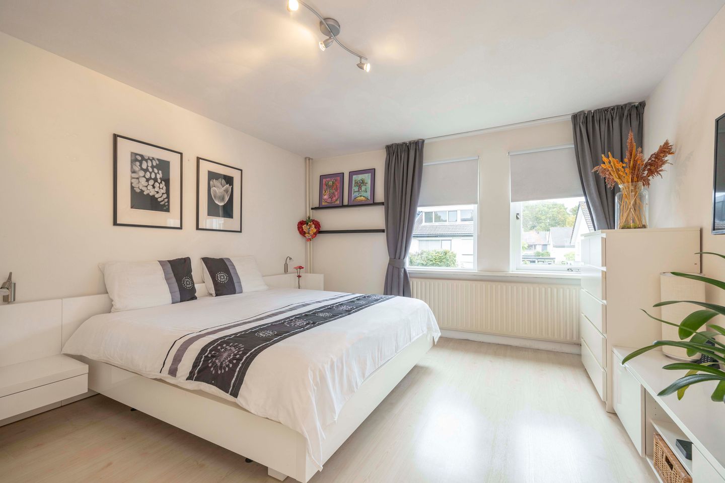 Photo 20 of Johannes Vermeerstraat 9