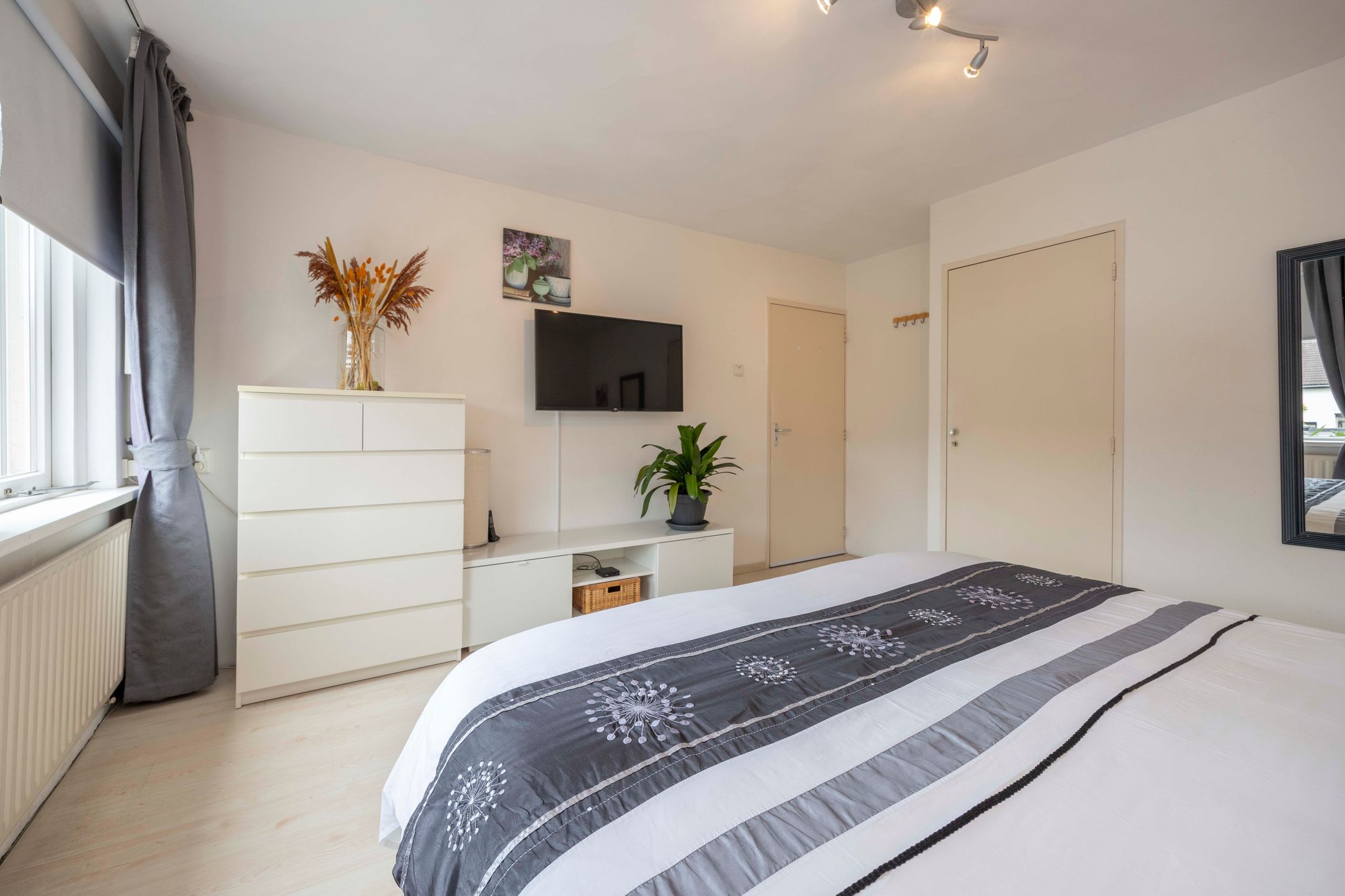 Photo 21 of Johannes Vermeerstraat 9