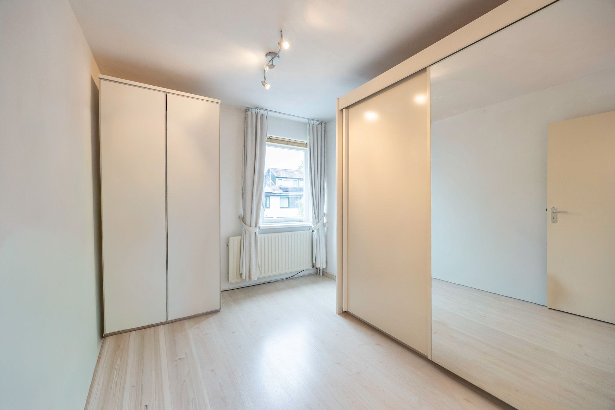 Photo 24 of Johannes Vermeerstraat 9