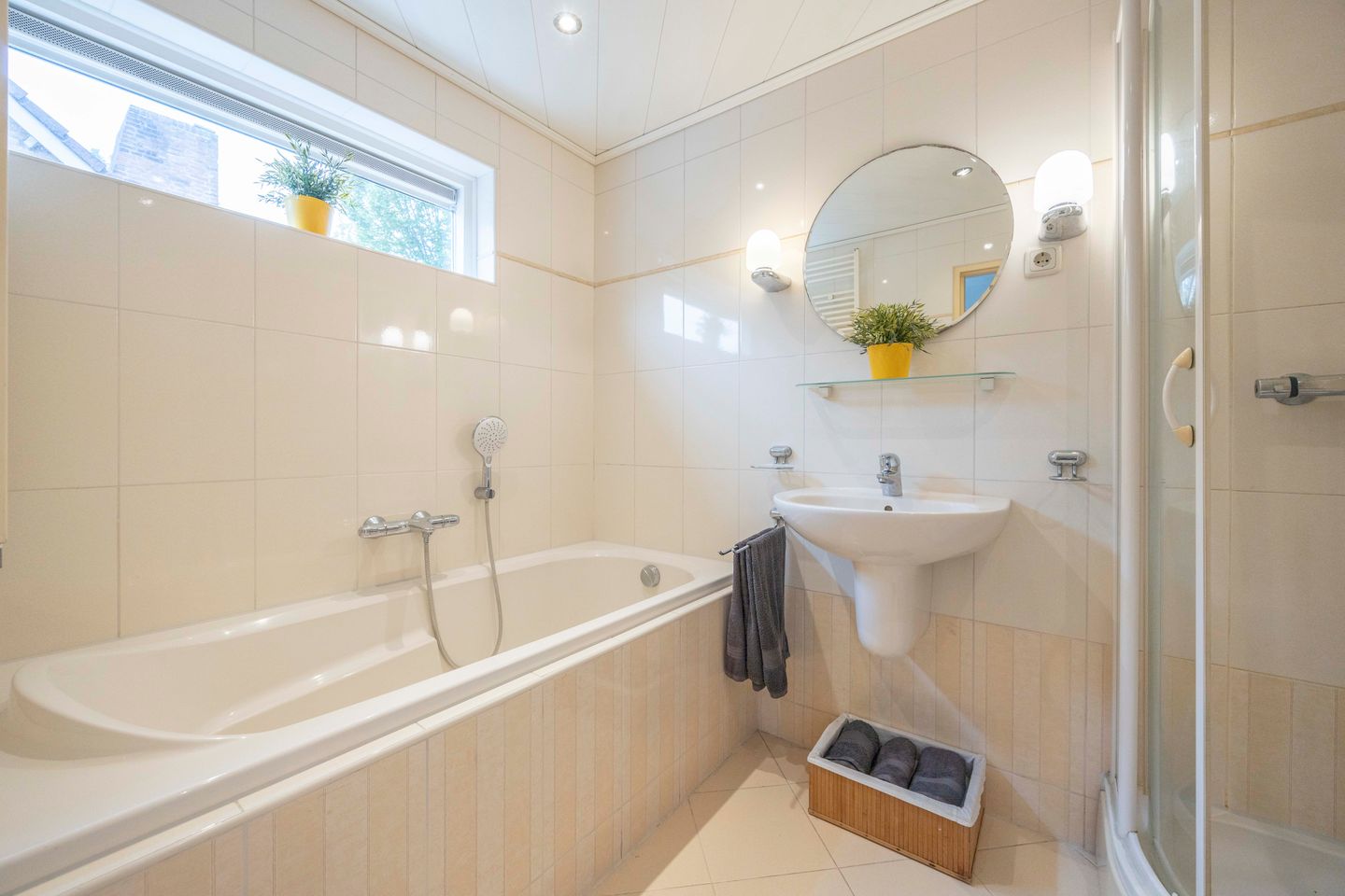 Photo 25 of Johannes Vermeerstraat 9