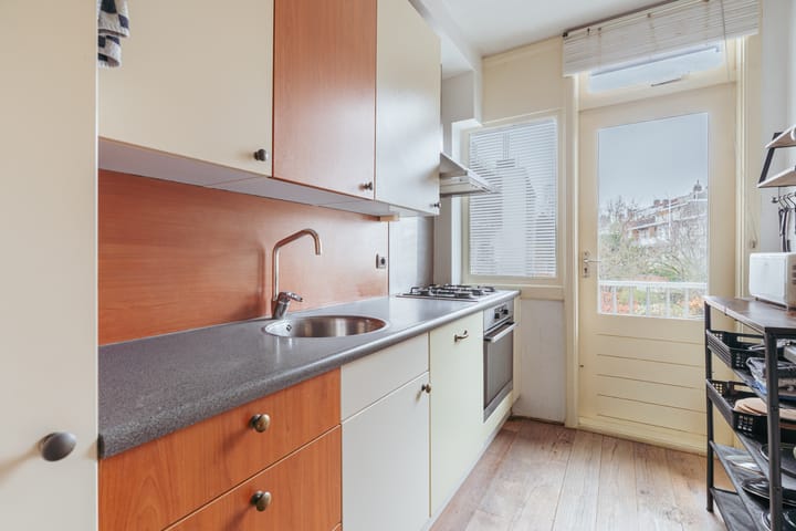 Photo 12 of Geleenstraat 27-1