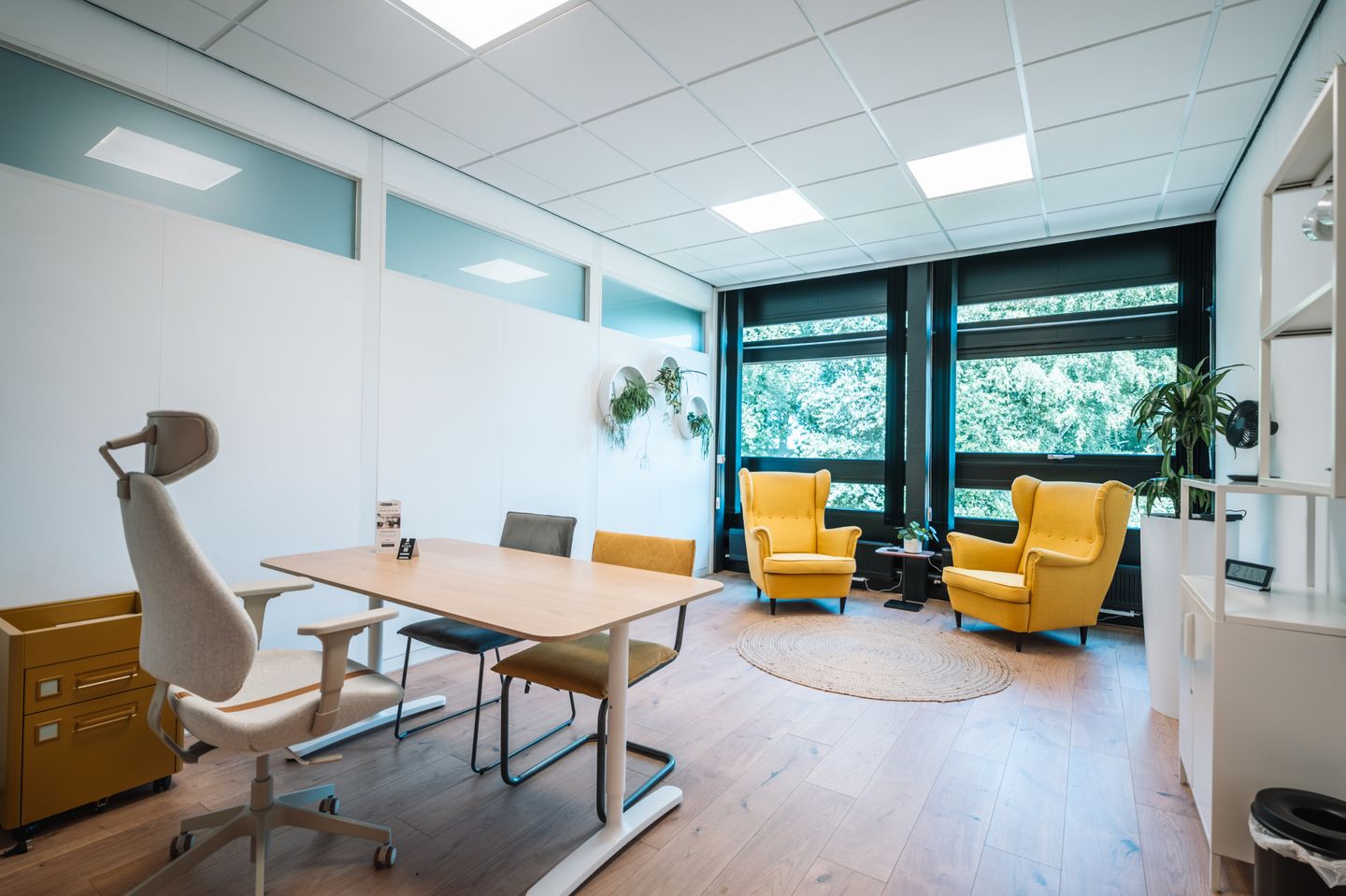 Bekijk foto 2 van De Vos van Steenwijklaan 75