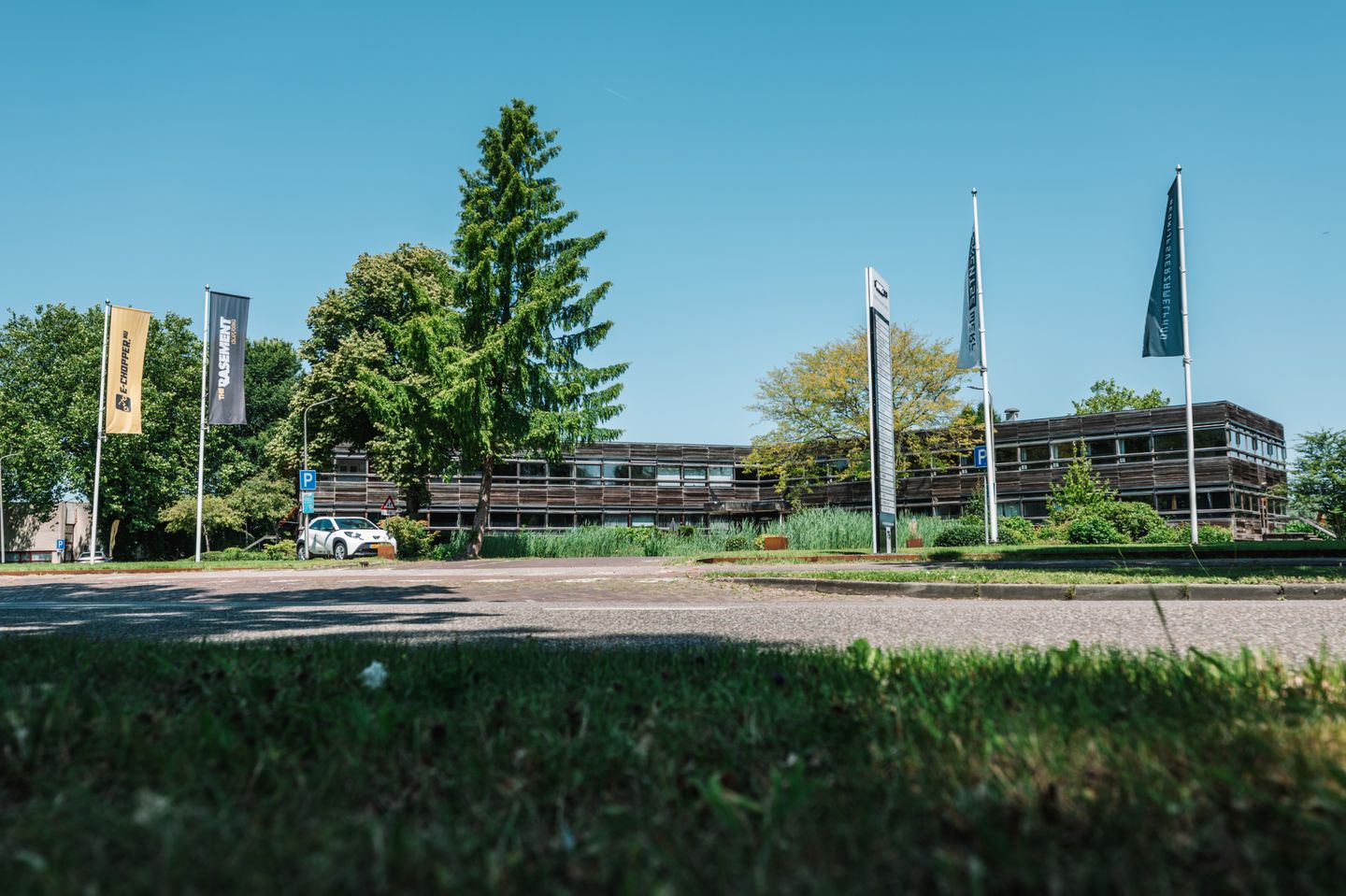 View photo 1 of De Vos van Steenwijklaan 75