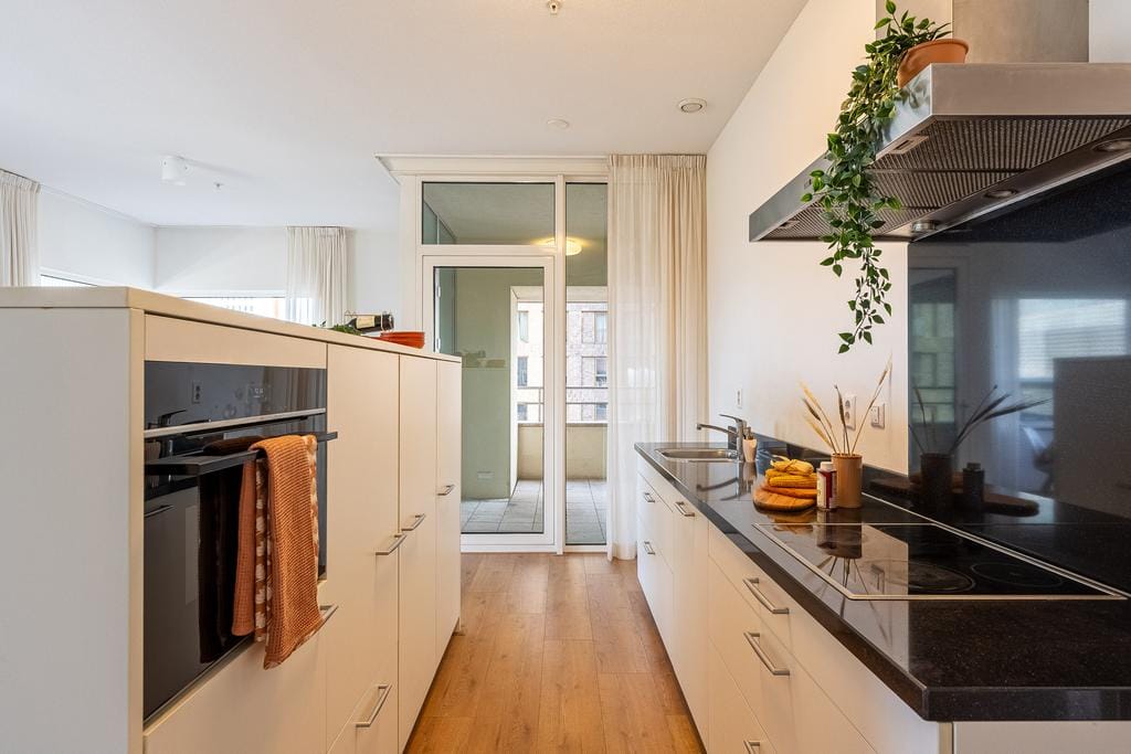 Photo 9 of Van der Hoevenplein 24