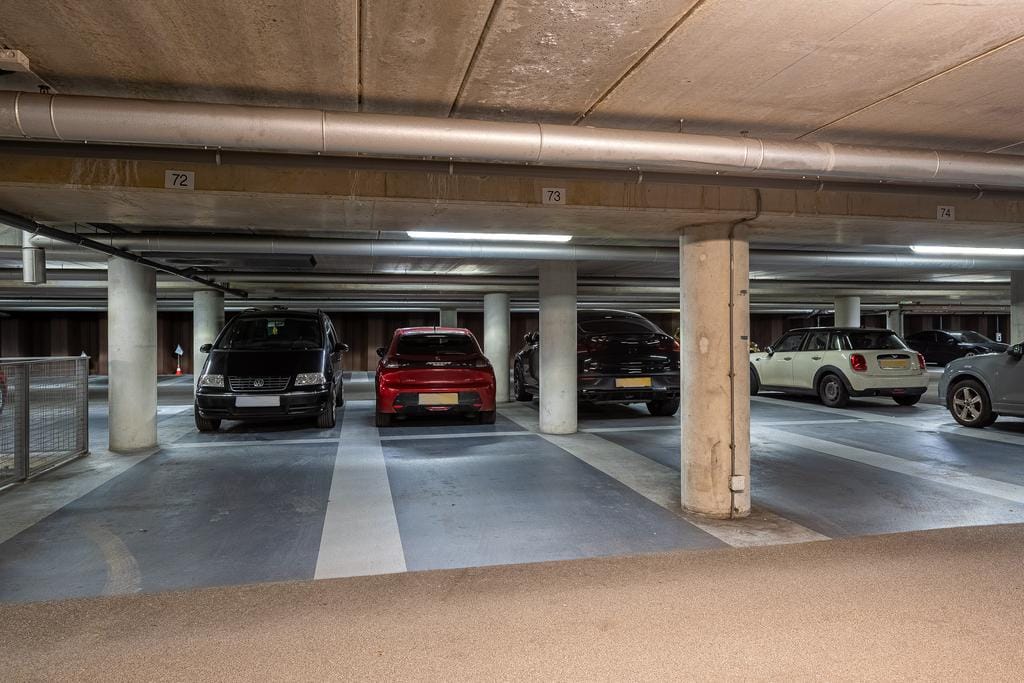 Photo 29 of Van der Hoevenplein 24