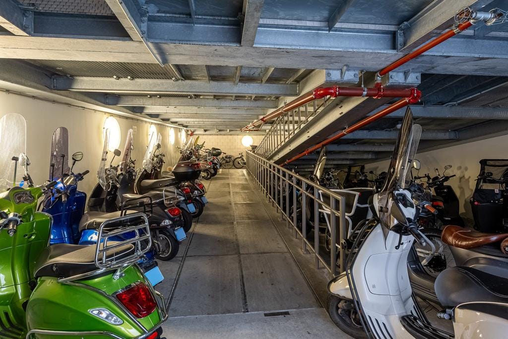 Photo 30 of Van der Hoevenplein 24