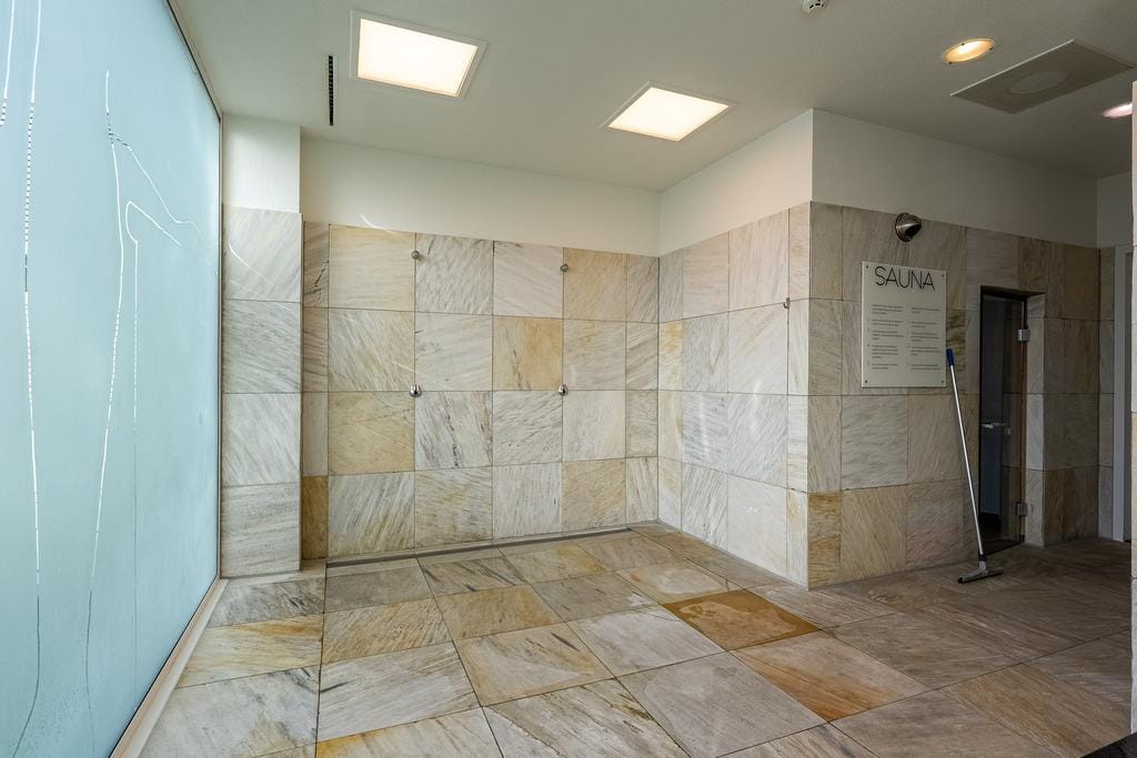 Photo 38 of Van der Hoevenplein 24