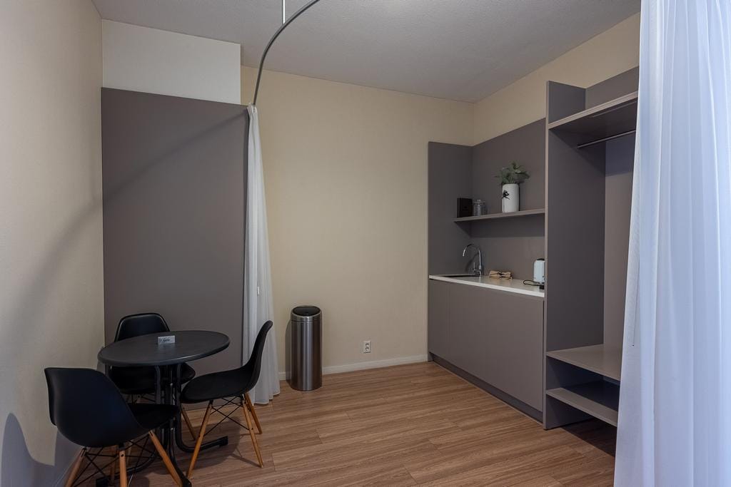 Photo 43 of Van der Hoevenplein 24