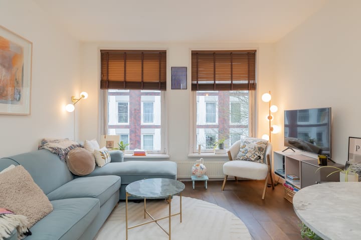 Photo 2 of Van Hogendorpstraat 80-2