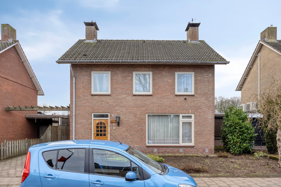 Photo 8 of Julianastraat 25