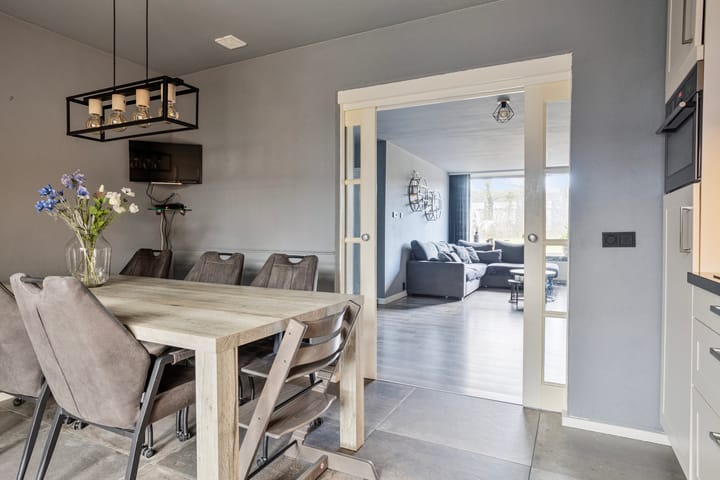 Photo 9 of Dokter J. Veldhuijzen van Zantenstraat 54