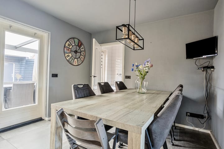 Photo 13 of Dokter J. Veldhuijzen van Zantenstraat 54