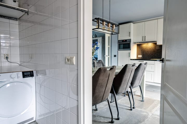 Photo 14 of Dokter J. Veldhuijzen van Zantenstraat 54