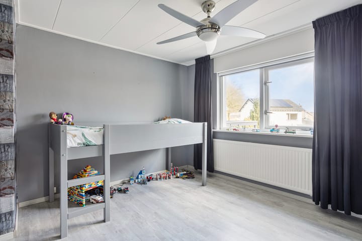 Photo 19 of Dokter J. Veldhuijzen van Zantenstraat 54