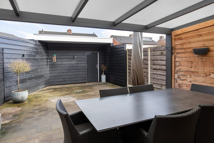 Photo 25 of Dokter J. Veldhuijzen van Zantenstraat 54