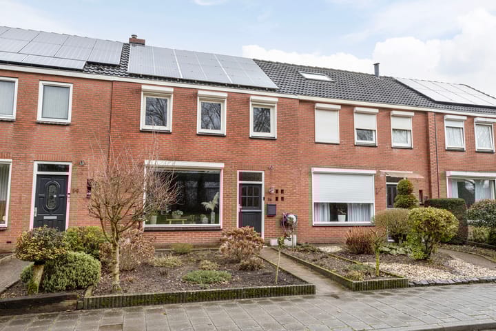 Photo 28 of Dokter J. Veldhuijzen van Zantenstraat 54