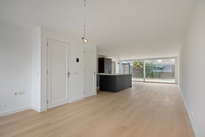 Foto 2 van Luchtenburg 10