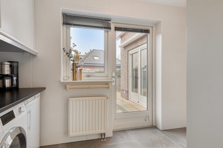 Photo 35 of Botter 15