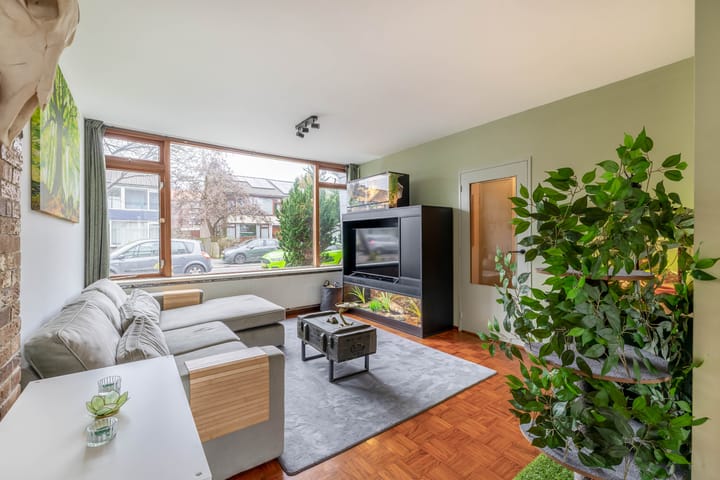 Photo 2 of Burgemeester van Edenstraat 3