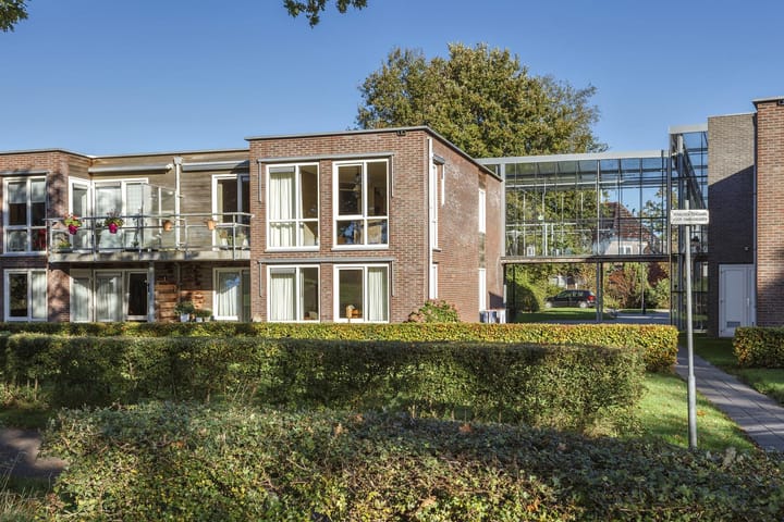 Nije Hoarnstleane 8 main image